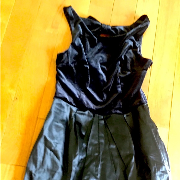 Women’s dress great for grad birthday velvet/ satin - Picture 2 of 5